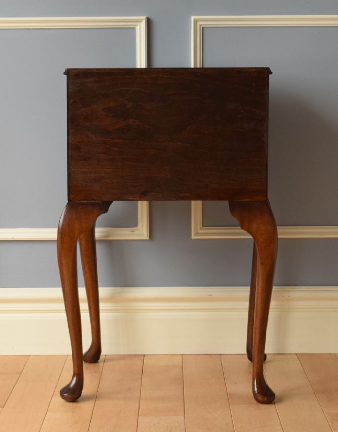 アンティークのチェスト　アンティーク家具　英国のアンティーク家具、ウォルナット材の小さなチェストオブドロワーズ。きちんとメンテナンスしてあるので、裏側もキレイです。(q-606-f)