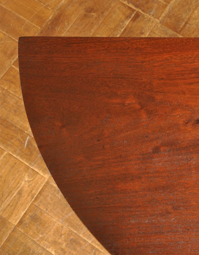 ロイドテーブル　アンティーク家具　イギリス輸入のアンティーク家具、お花の彫りが刻まれたコンソールテーブル。大人っぽいカラーで落ち着きがあります。(q-607-f)