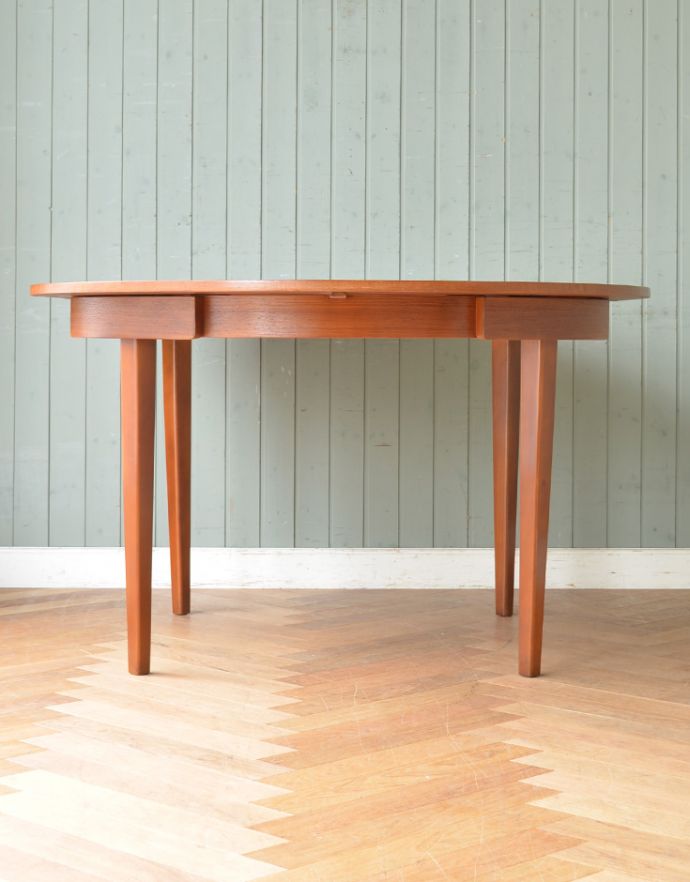 ロイドテーブル　アンティーク家具　Nathan（ネイサン）社の伸張式のダイニングテーブル５点セット、ヴィンテージ家具。温かみのある落ち着いた色です。(q-609-f)