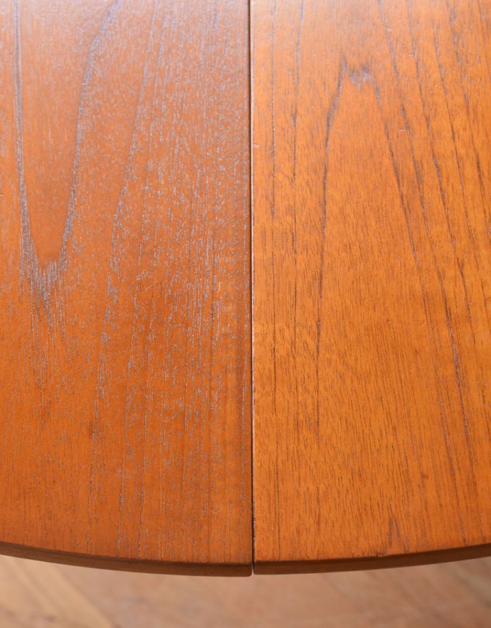 ロイドテーブル　アンティーク家具　Nathan（ネイサン）社の伸張式のダイニングテーブル５点セット、ヴィンテージ家具。角が丸いので小さなお子様がいるお家でも安心してお使いいただけます。(q-609-f)