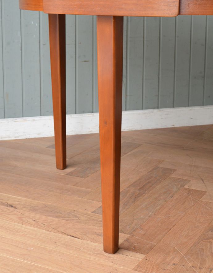 ロイドテーブル　アンティーク家具　Nathan（ネイサン）社の伸張式のダイニングテーブル５点セット、ヴィンテージ家具。キチンとお直ししました。(q-609-f)