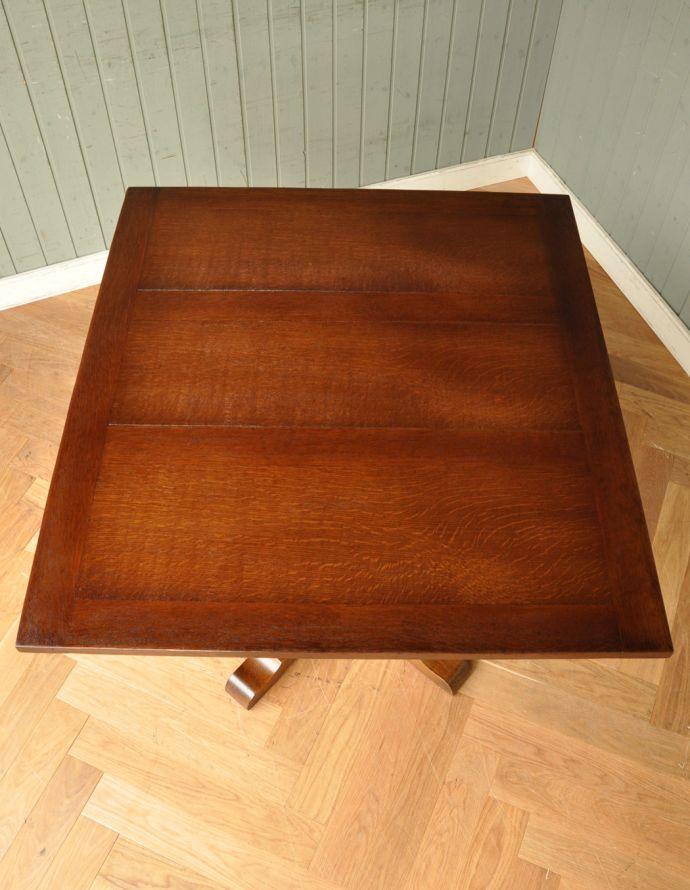 ロイドテーブル　アンティーク家具　イギリスのアンティーク家具、重厚な脚のダイニングテーブル。天板です。(q-610-f )