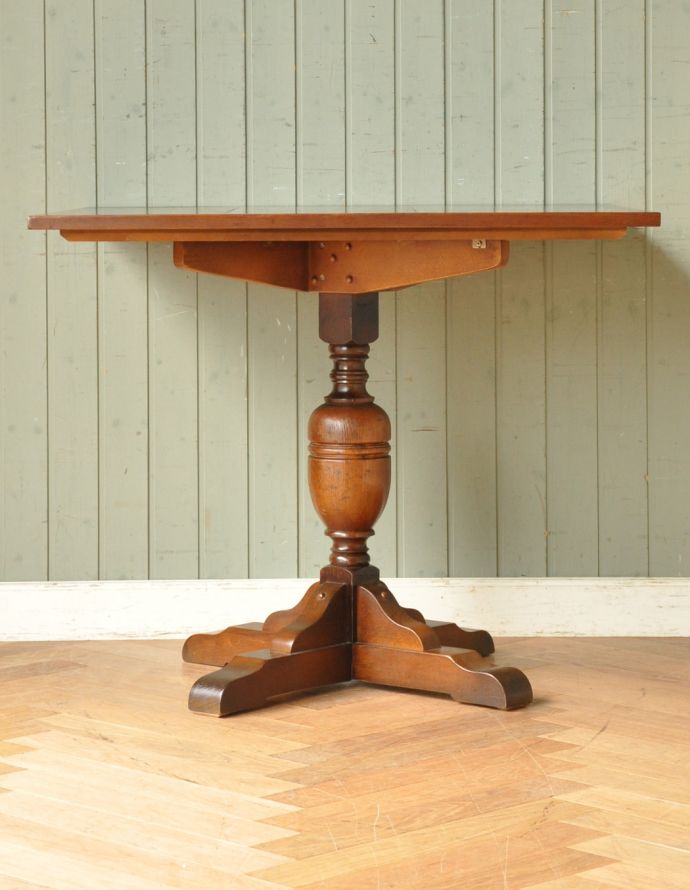 ロイドテーブル　アンティーク家具　イギリスのアンティーク家具、重厚な脚のダイニングテーブル。書き物やパソコンをする作業テーブルに最適。(q-610-f )