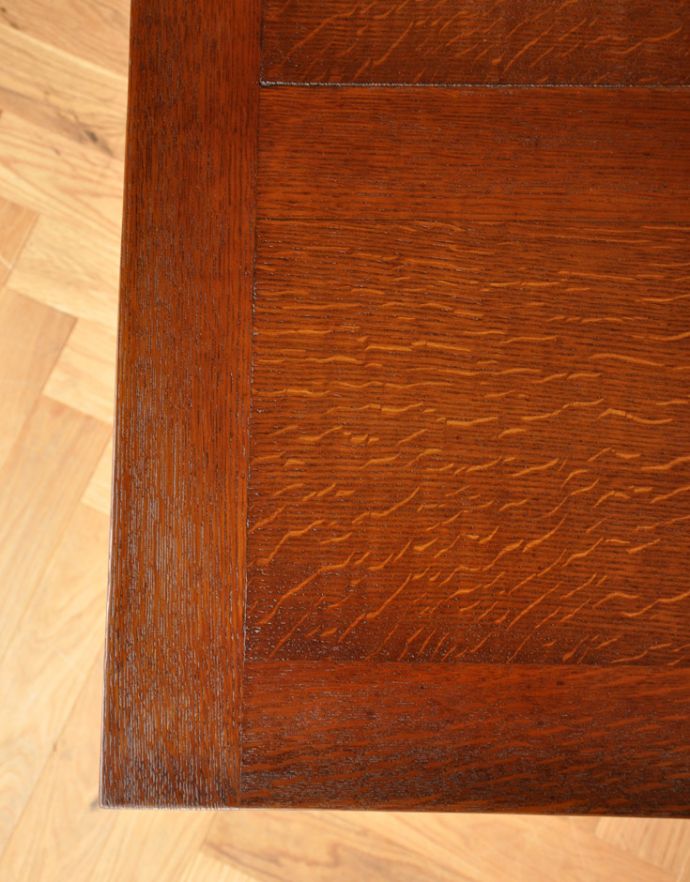 ロイドテーブル　アンティーク家具　イギリスのアンティーク家具、重厚な脚のダイニングテーブル。脚の接合部もこだわってデザインされています。(q-610-f )