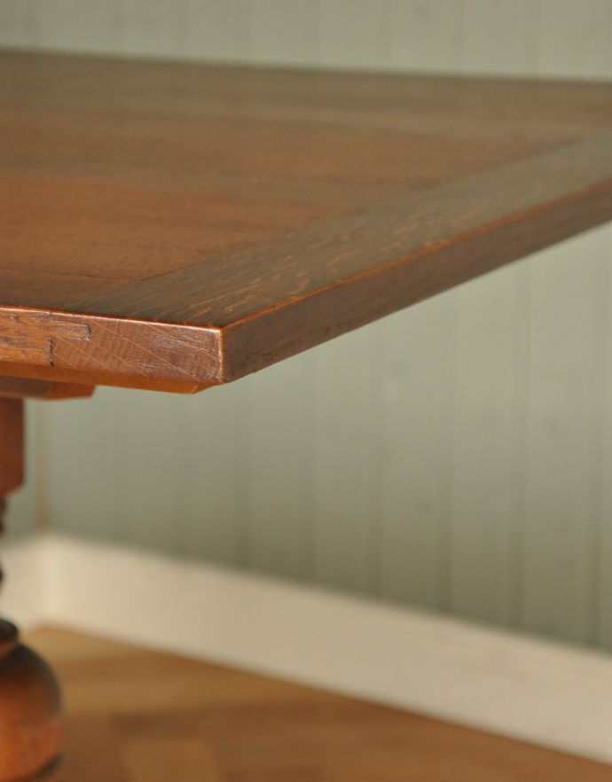 ロイドテーブル　アンティーク家具　イギリスのアンティーク家具、重厚な脚のダイニングテーブル。脚の接合部もこだわってデザインされています。(q-610-f )