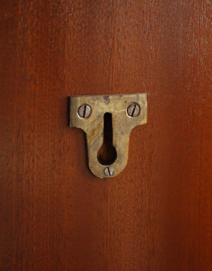 英国クラシックスタイル　アンティーク家具　英国のオシャレなアンティーク家具、ウォルナット材のヘッドボード（ベッドフレーム）。裏には壁に取り付ける様の金具が付いています。(q-613-f)