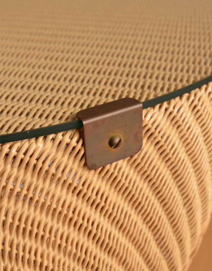 ロイドルーム　アンティーク家具　アンティークのロイドルーム家具、ガラス天板のコーヒーテーブル。ガラスはしっかり固定されているので、安定感があります。(q-618-f)