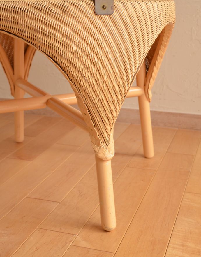 ロイドルーム　アンティーク家具　アンティークのロイドルーム家具、ガラス天板のコーヒーテーブル。きちんと支えますのでご安心ください。(q-618-f)