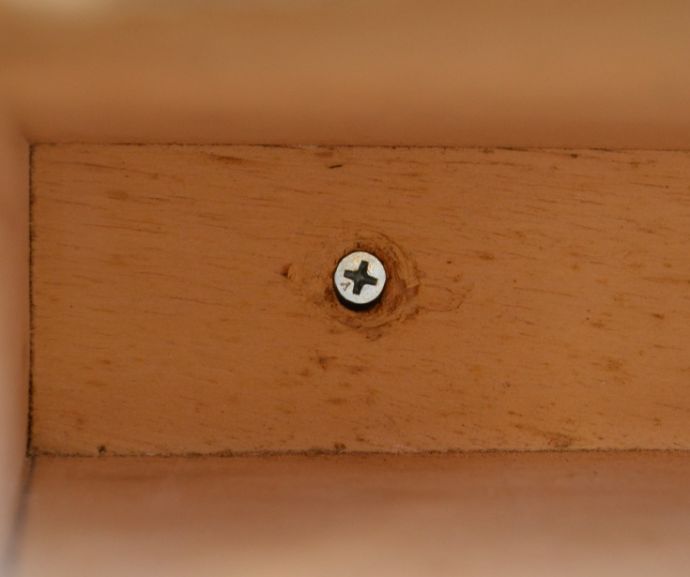 ウォールシェルフ・ウォールハンガー アンティーク家具 お花模様を描いたフレンチスタイルのアンティーク家具、壁に付けるミニテーブル(シェルフ)。ビスで取り付けるときは、引き出しを抜いてみて下さい。(q-620-f)