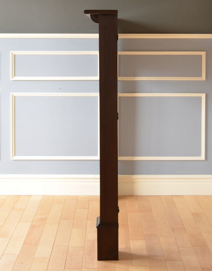 めずらしい家具 アンティーク家具 英国のアンティーク家具、マホガニー材のマントルピース(暖炉枠)。横から見るとこんな感じ。(q-622-f)