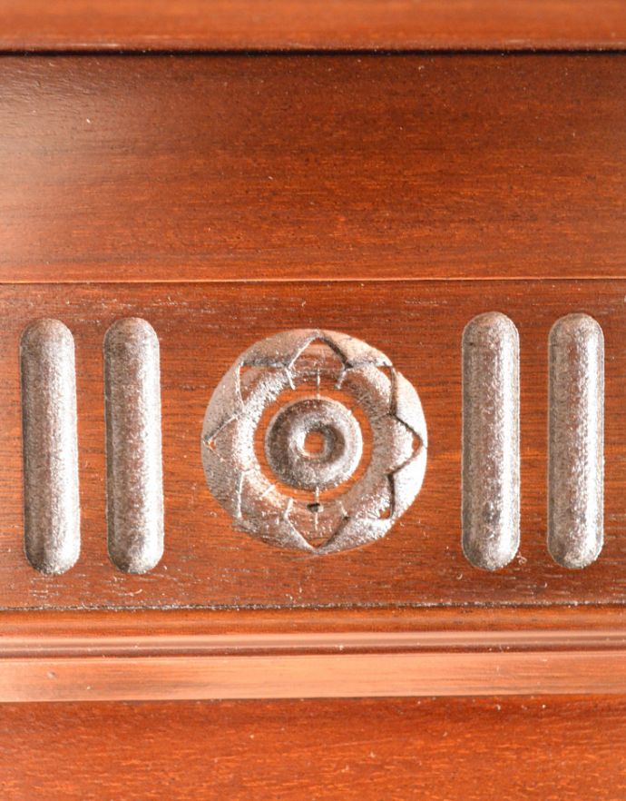 めずらしい家具 アンティーク家具 英国のアンティーク家具、マホガニー材のマントルピース(暖炉枠)。小さなお花の彫りが沢山付いています。(q-622-f)