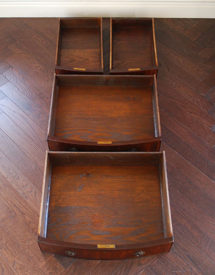 アンティークのキャビネット アンティーク家具 マホガニー材のアンティーク家具、イギリスのカップボードチェスト。引き出しは4杯付いています。(q-625-f)