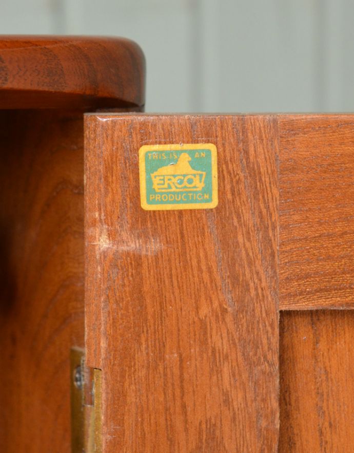 アーコールの家具　アンティーク家具　北欧スタイルに似合うアーコール社のアンティークサイドボード。アーコール社のタグが残っていました。(q-631-f)