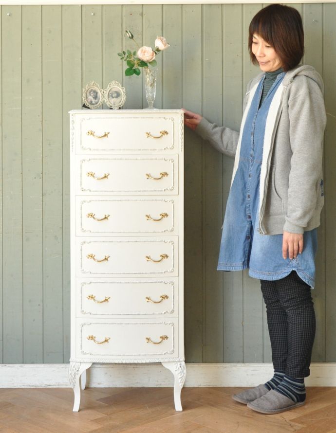 アンティークのチェスト　アンティーク家具　スタイルバツグンのアンティーク家具、フランスの美しいチェストオブドロワーズ。華があって、ドールハウスにあるような可愛いデザイン。(q-633-f)