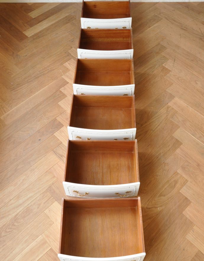 アンティークのチェスト　アンティーク家具　スタイルバツグンのアンティーク家具、フランスの美しいチェストオブドロワーズ。引き出しは６杯。(q-633-f)