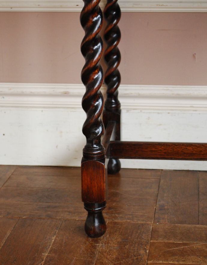 ロイドテーブル アンティーク家具 玄関で使える英国のアンティーク家具、鍵付きのホールテーブル。キチンとお直ししました。(q-634-f)