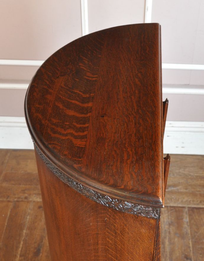 サイドバイサイド　アンティーク家具　両面使える美しいアンティーク英国家具、ライティングビューロー（デスク）。ピカピカの天板。(q-635-f)