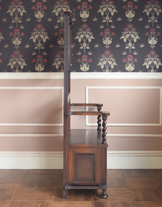 ロイドルームボックス　アンティーク家具　紳士淑女の国の家具、ベンチ収納付きのアンティークホールスタンド。横から見るとこんなにもスッキリとしているんですよ。(q-639-f)