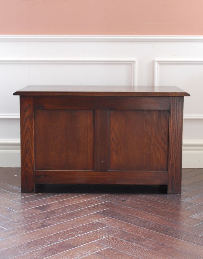 アンティークのキャビネット　アンティーク家具　アンティークの英国家具、彫りがカッコイイ、オーク材の小さなカップボード。きちんとメンテナンスしてあるので、裏側もキレイです。(q-640-f)