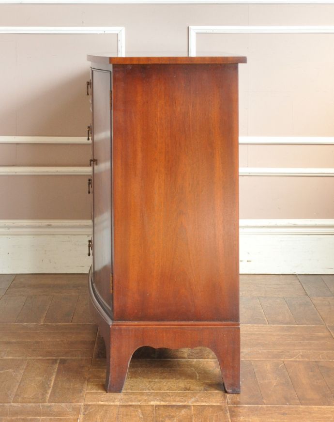 アンティークのキャビネット アンティーク家具 英国の品のある美しさ、マホガニー材のアンティークのカップボードチェスト(食器棚)。サイドから見てもキレイです。(q-645-f)