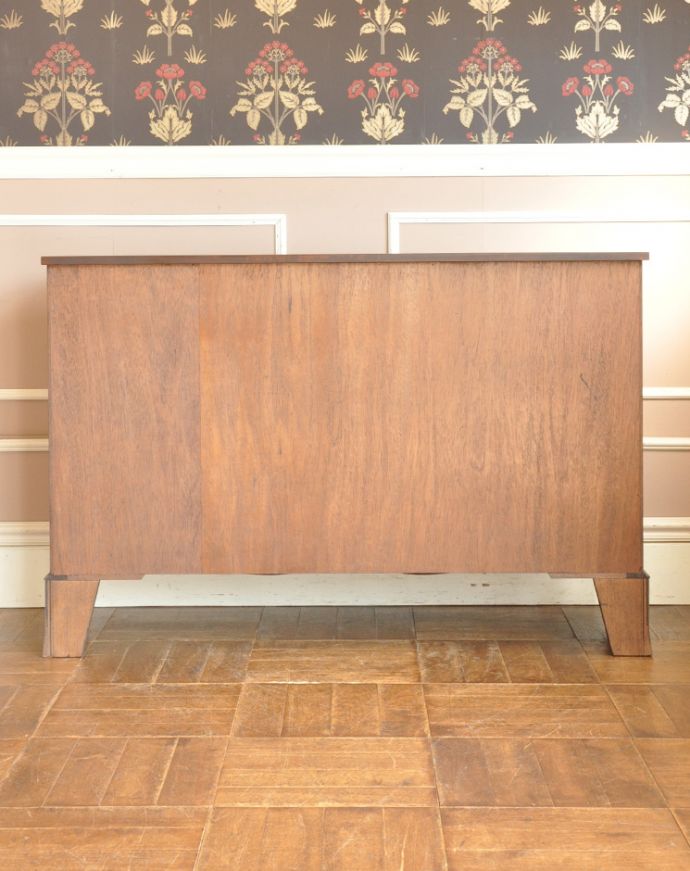 アンティークのキャビネット アンティーク家具 英国の品のある美しさ、マホガニー材のアンティークのカップボードチェスト(食器棚)。きちんとメンテナンスしてあるので、裏側もキレイです。(q-645-f)