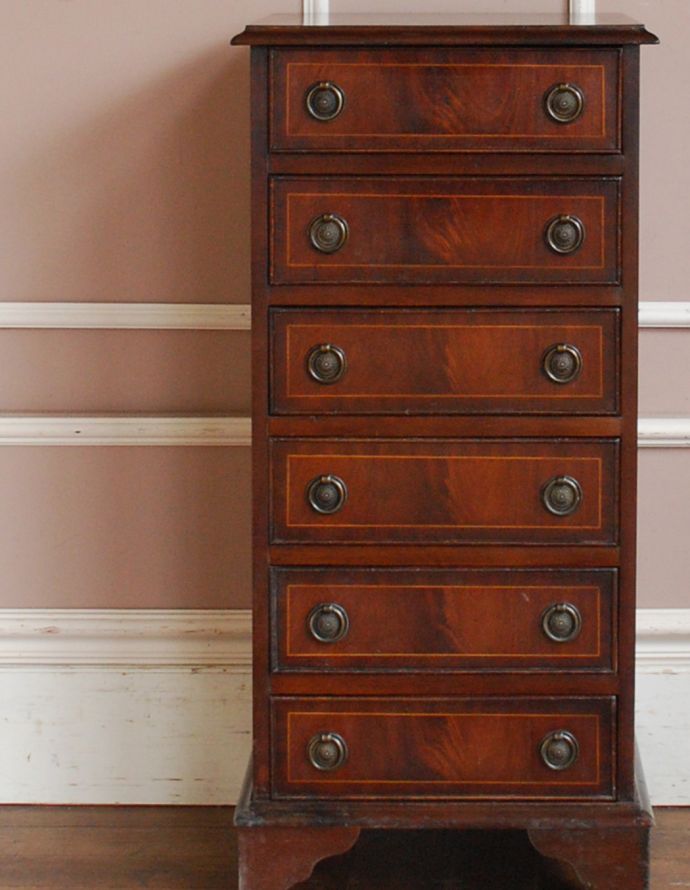 アンティークのチェスト アンティーク家具 小さくて美しいアンティークの英国家具、マホガニー材のチェストオブドロワーズ。品のある色合いと木目です。(q-650-f)