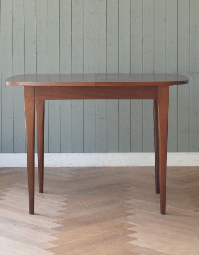 ロイドテーブル アンティーク家具 北欧テイストのヴィンテージ家具、コンパクトな伸張式ダイニングテーブル 。温かみのある落ち着いた色です。(q-651-f)