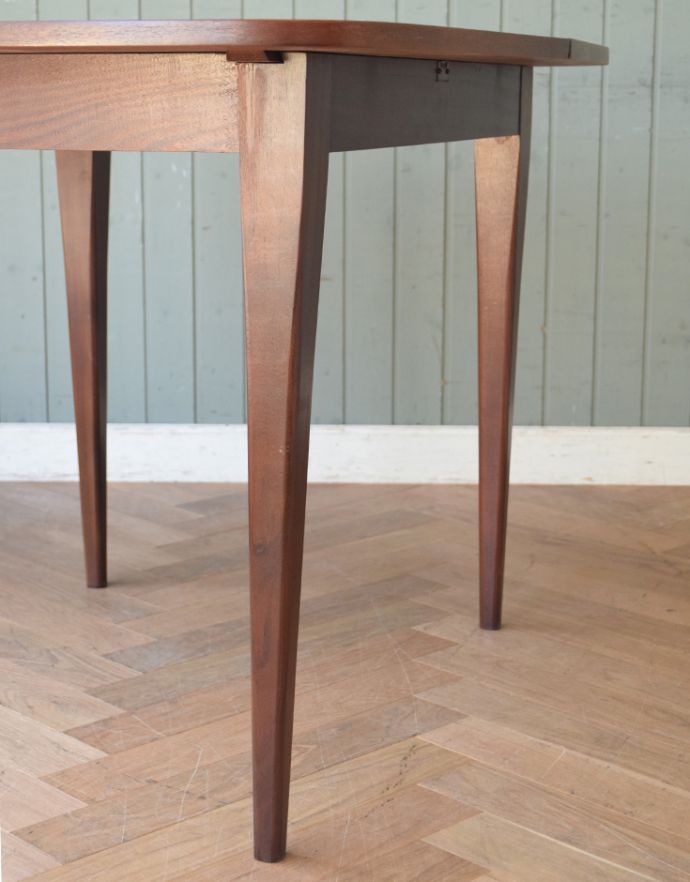 ロイドテーブル アンティーク家具 北欧テイストのヴィンテージ家具、コンパクトな伸張式ダイニングテーブル 。キチンとお直ししました。(q-651-f)