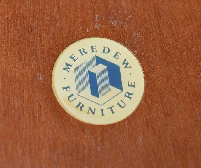 ロイドテーブル アンティーク家具 北欧テイストのヴィンテージ家具、コンパクトな伸張式ダイニングテーブル 。メーカーのタグが残っていました。(q-651-f)