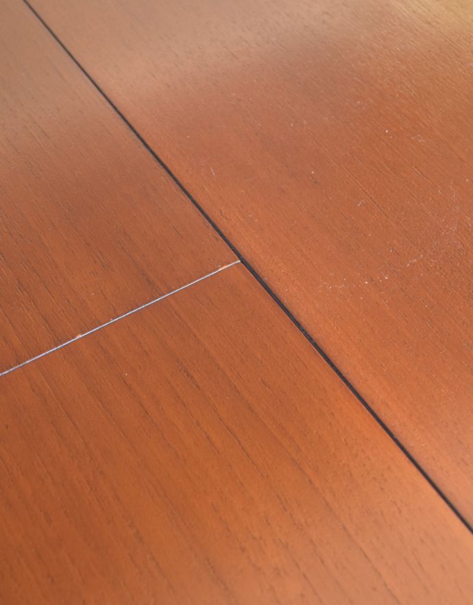 ロイドテーブル アンティーク家具 北欧テイストのヴィンテージ家具、コンパクトな伸張式ダイニングテーブル 。メンテナンスをしてありますので、つなぎ目も美しいです。(q-651-f)