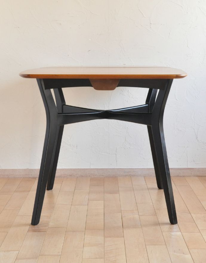 G-PLAN(Gプラン) アンティーク家具 北欧ヴィンテージ家具、G-planのバタフライテーブル(伸張式ダイニング)。閉じるとコンパクトになるのでアパートや一人住まいの方にもオススメ!。(q-652-f)