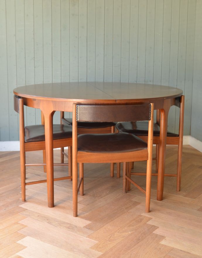 ロイドテーブル　アンティーク家具　ヴィンテージの北欧家具、マッキントッシュ社の伸張式ダイニングテーブル。お揃いのチェアがピッタリとセットできます。(q-653-f)