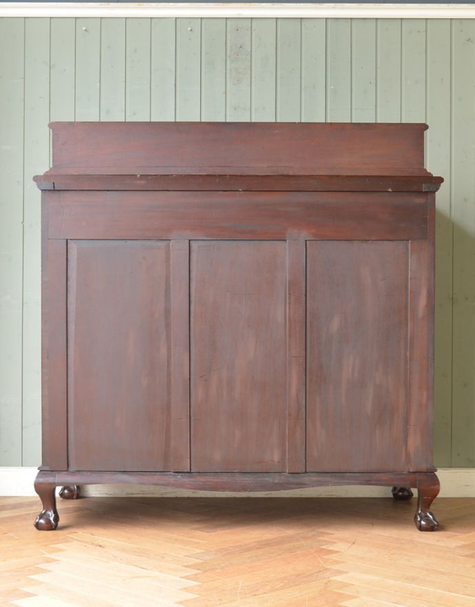 アンティークのキャビネット　アンティーク家具　英国の品のある美しさ、アンティークのバフェットサイドボード（カップボードチェスト） 。きちんとメンテナンスしてあるので、裏側もキレイです。(q-655-f)