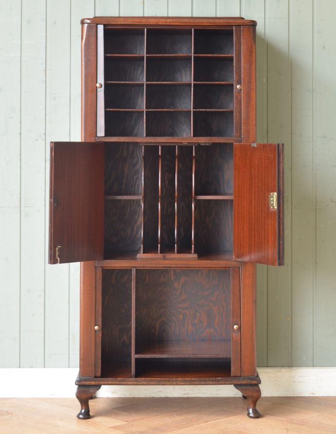 アンティークのキャビネット　アンティーク家具　マホガニー材の美しい英国のアンティーク家具、ファイルキャビネット 。整理しやすい仕切りがたっぷりと付いています。(q-657-f)