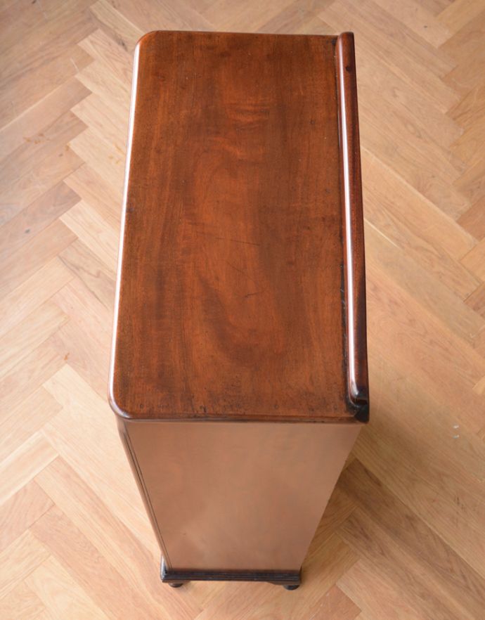 アンティークのキャビネット　アンティーク家具　マホガニー材の美しい英国のアンティーク家具、ファイルキャビネット 。天板もピカピカにお直ししました。(q-657-f)