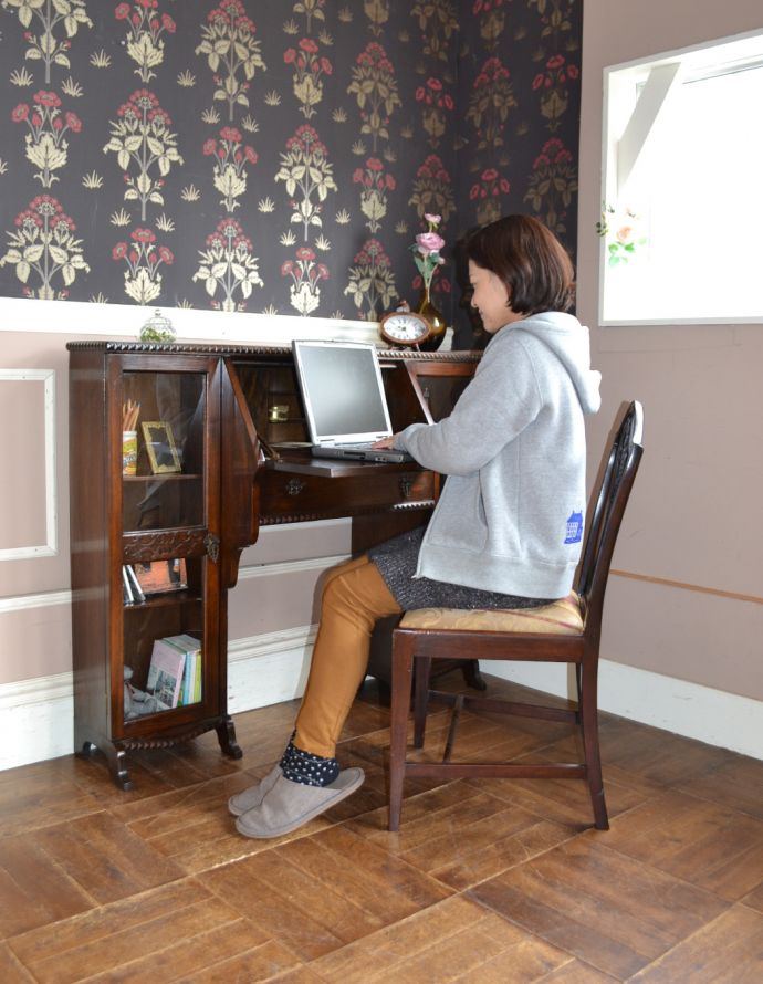 ビューロー　アンティーク家具　アンティークの英国家具、本棚とビューローが付いたサイドバイサイド。ビューロー機能は椅子を持ってくるだけでちょっとしたデスクにもなります。(q-659-f)