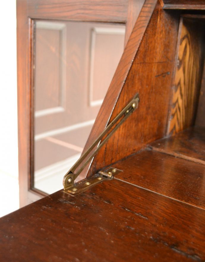 ビューロー　アンティーク家具　アンティークの英国家具、本棚とビューローが付いたサイドバイサイド。ビューローは金具でしっかり固定されるので、安心してお使いいただけます。(q-659-f)