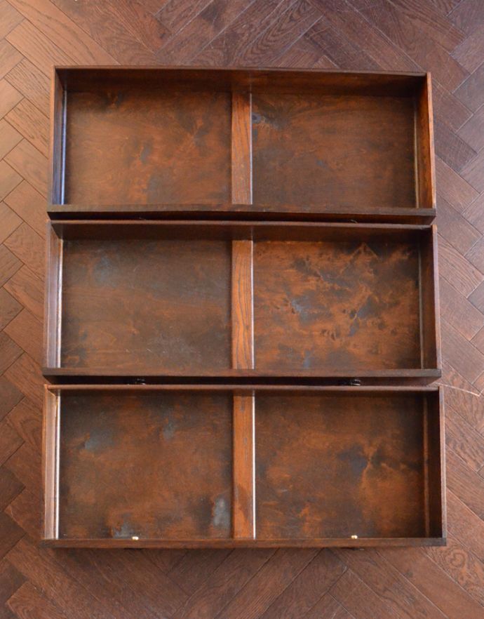 アンティークのドレッサー　アンティーク家具　ミラー付きのアンティーク英国家具、実用的なドレッシングチェスト。引き出しは３杯。(q-667-f)