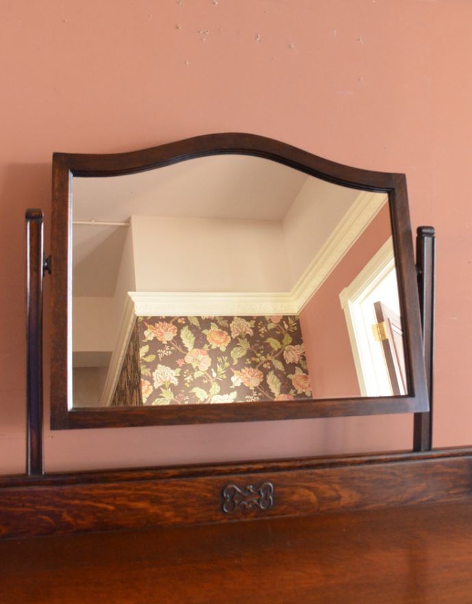 アンティークのドレッサー　アンティーク家具　ミラー付きのアンティーク英国家具、実用的なドレッシングチェスト。ミラーは角度が調整できるような造りになっています。(q-667-f)