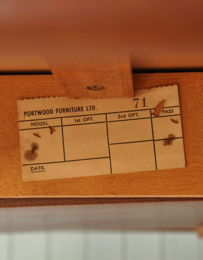 アンティークのテーブル　アンティーク家具　北欧スタイルのヴィンテージ家具、伸張式ダイニングテーブル。タグが残っています。(q-673-f)