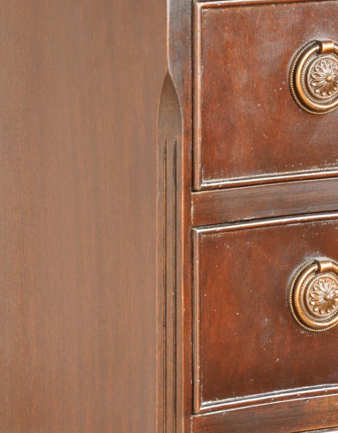 アンティークのチェスト　アンティーク家具　英国のアンティーク収納家具、6杯の引き出しの付いたマホガニー材のチェストオブドロワーズ。風格と品があるので、リビングはもちろん、和室や書斎、客間にも最適。(q-676-f)