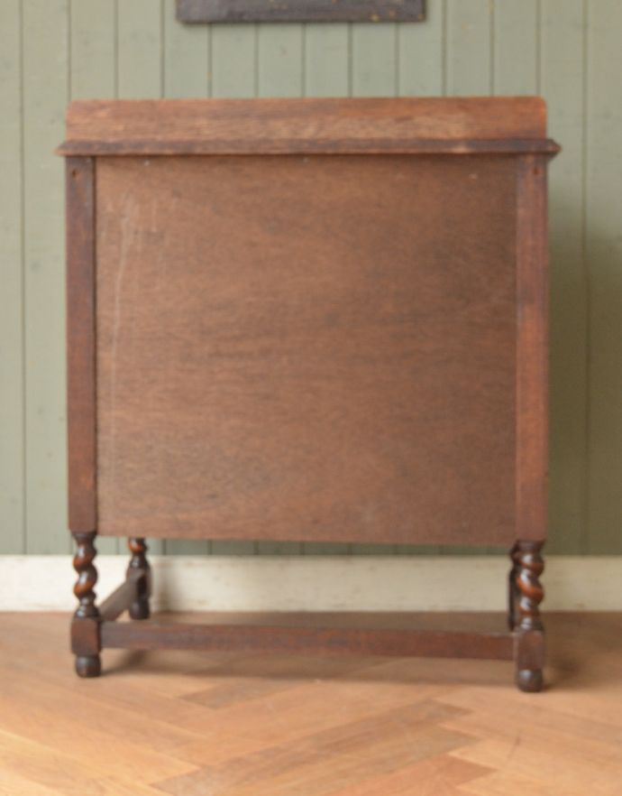 アンティークのチェスト アンティーク家具 英国インテリアのアンティーク家具、電話台にもなるカップボードチェスト(食器棚)。きちんとメンテナンスしてあるので、裏側もキレイです。(q-686-f)