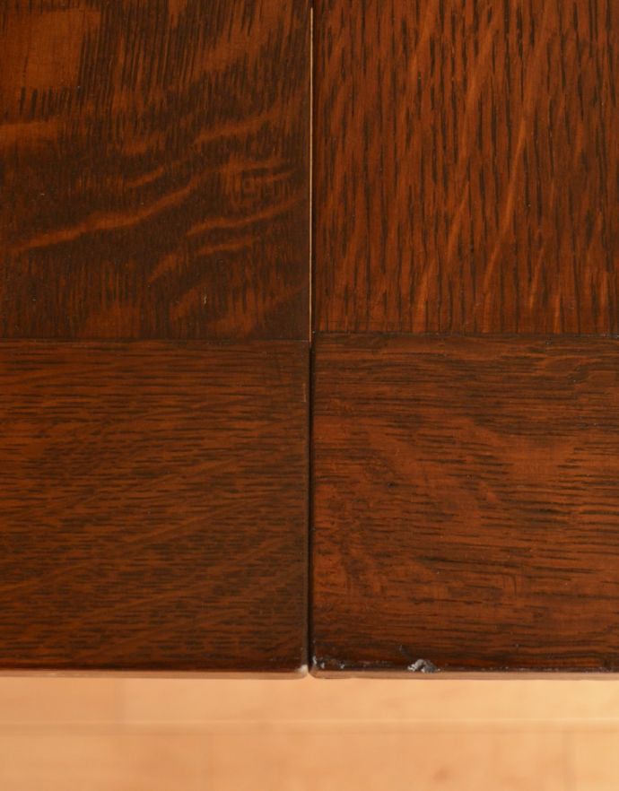 ロイドテーブル アンティーク家具 美しい英国のアンティーク家具、使う人数に合わせてサイズが変えられるドローリーフテーブル(伸張式テーブル)。メンテナンスをしてありますので、つなぎ目も美しいです。(q-691-f)