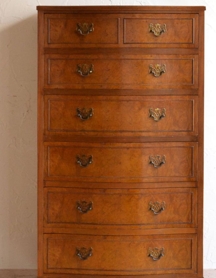 アンティークのチェスト アンティーク家具 英国のアンティーク収納家具、たっぷり引き出しの付いたウォルナット材のチェストオブドロワーズ。上品で優しい色合いと木目です。(q-692-f)