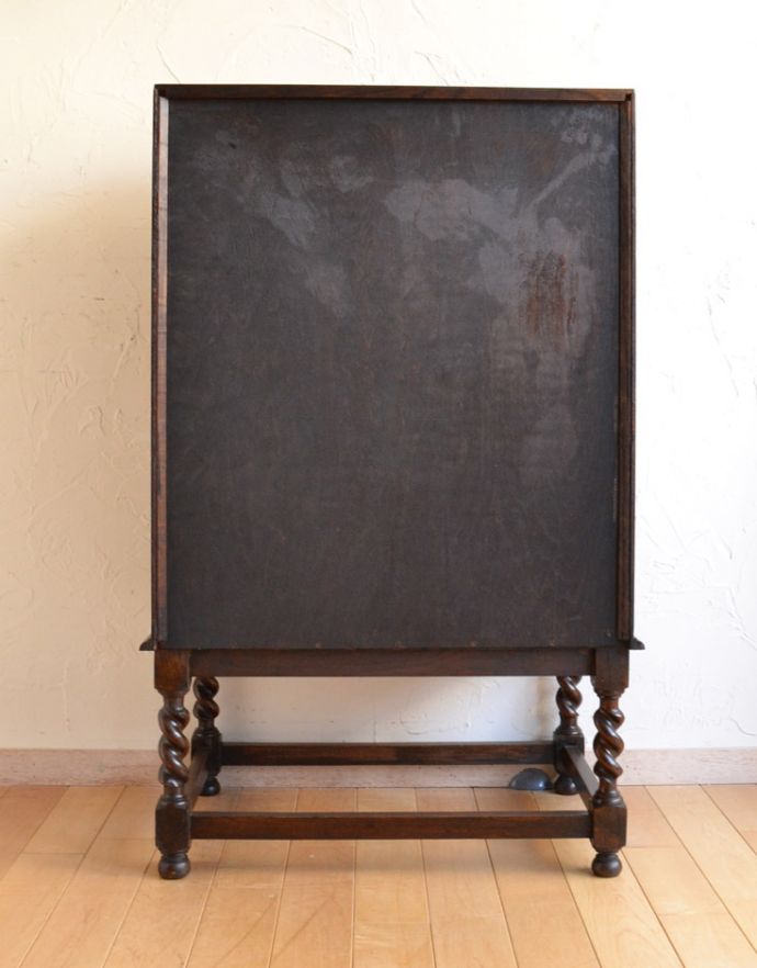 サイドバイサイド　アンティーク家具　イギリスから輸入したアンティーク家具、オーク材のコンパクトなビューロー（デスク）。きちんとメンテナンスしてあるので、裏側もキレイです。(q-693-f)