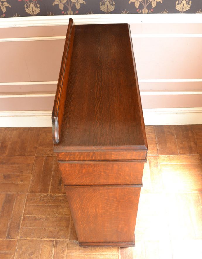 ビューロー アンティーク家具 アンティーク英国家具、彫りのきれいなオーク材のライティングビューローデスク。天板もピカピカにお直ししました。(q-720-f)