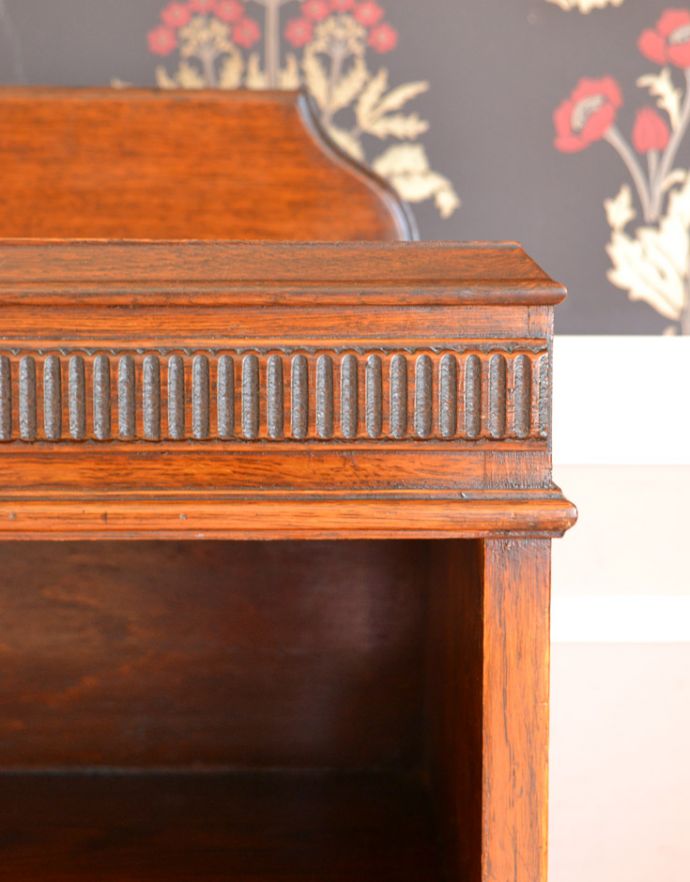 ビューロー アンティーク家具 アンティーク英国家具、彫りのきれいなオーク材のライティングビューローデスク。細部まで美しく装飾され仕上げられています。(q-720-f)