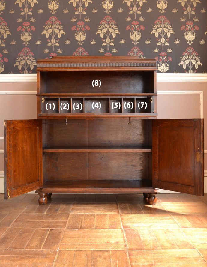 ビューロー アンティーク家具 アンティーク英国家具、彫りのきれいなオーク材のライティングビューローデスク。ビューロー内も細かく仕切られ、大きな扉にはたっぷり収納もできて便利にお使いいただけます。(q-720-f)