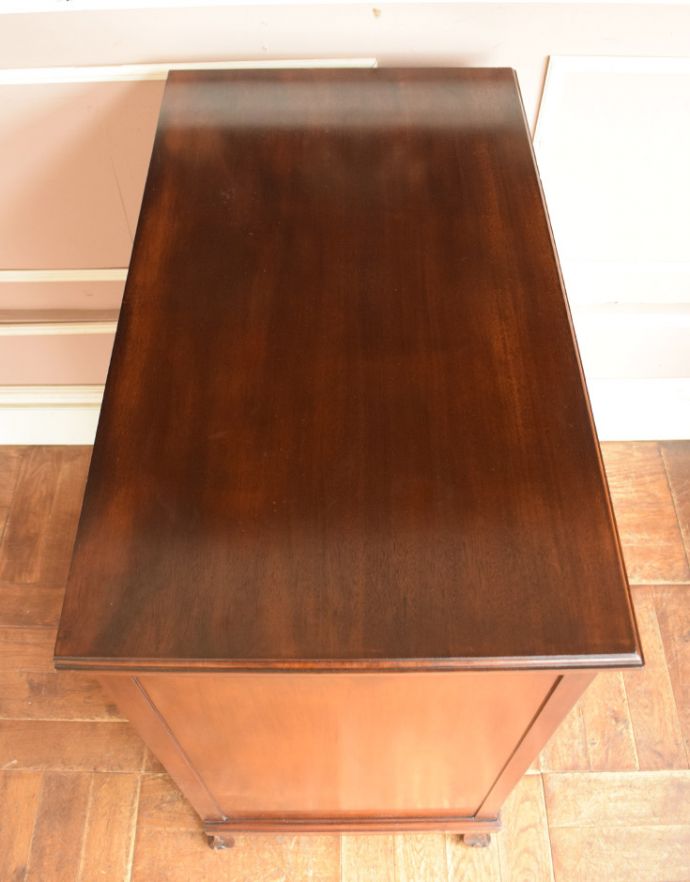 アンティークのキャビネット　アンティーク家具　扉、引き出し、鏡が付いた多機能なアンティーク英国家具、バチェラーズチェスト。天板はピカピカ。(q-723-f)