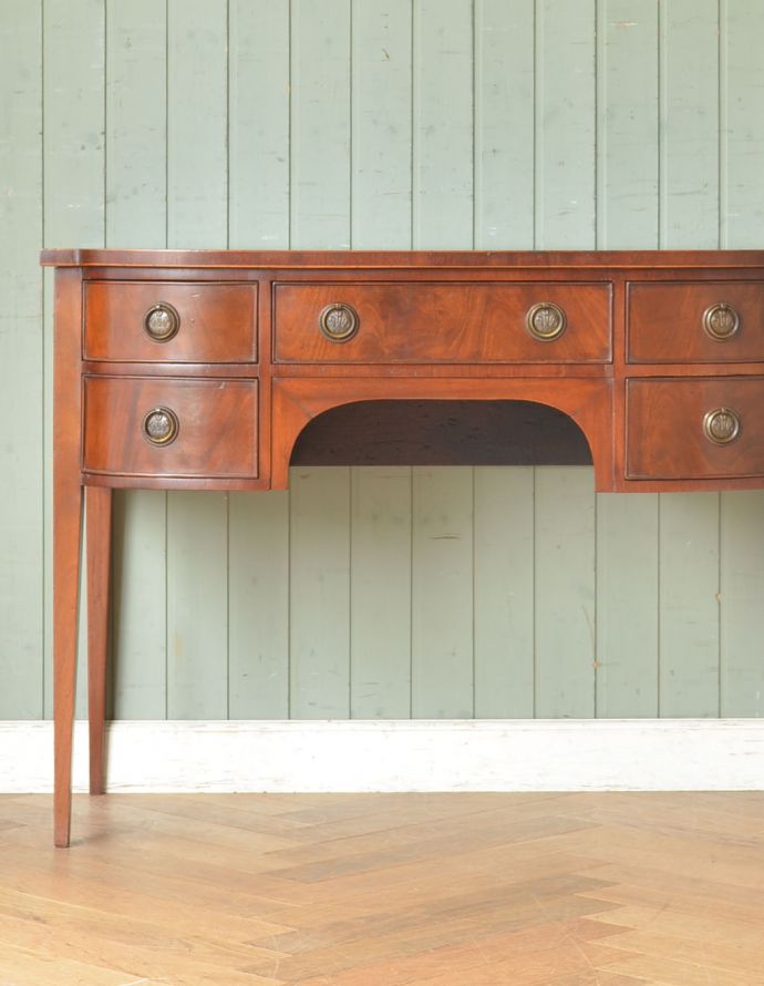 アンティークのデスク・書斎机　アンティーク家具　英国の書斎で使えるアンティーク家具、エレガントな美脚のライティングデスク（机）。高級感のある木製のデスク。(q-728-f)